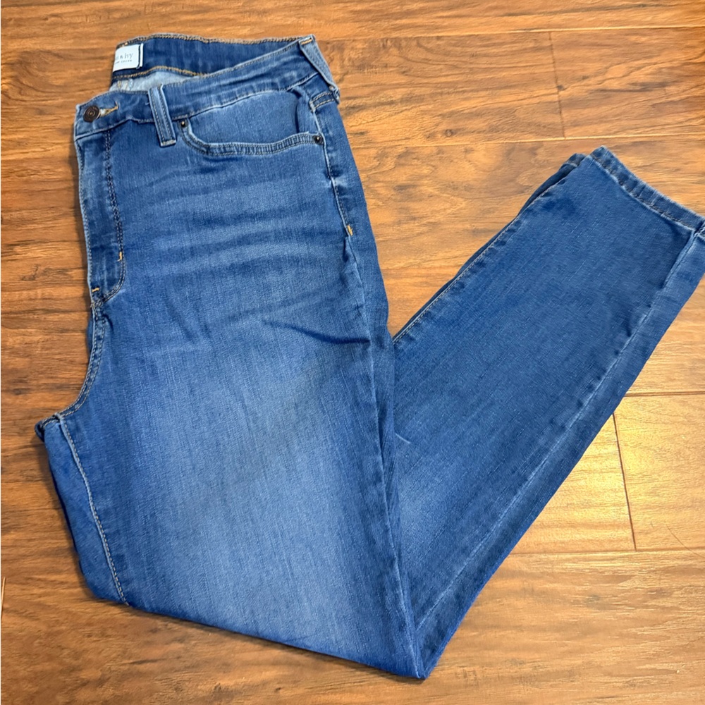 Crown & Ivy Women’s Blue Jeans